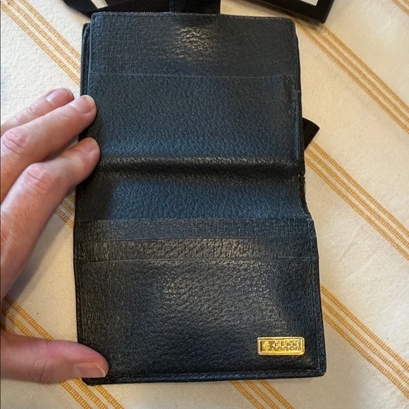 Gucci Navy and Cream Bifold Wallet with box, ribbon, paperwork, and silica packs - Picture 6 of 14